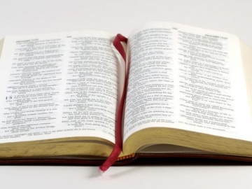 Biblia rămâne cartea de căpătâi a tuturor oamenilor